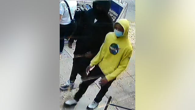 Police: Suspects wanted in attempted armed robbery in Decatur parking deck
