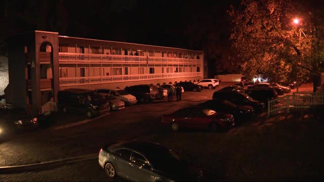No arrests after man shot dead at SW Atlanta apartments