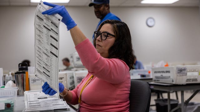Arizona election: Democrats hold small but shrinking lead in key races