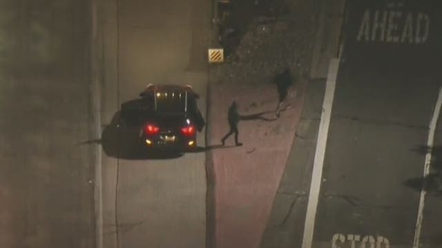 Police chase suspect beats LA holiday traffic, ditches car in residential area