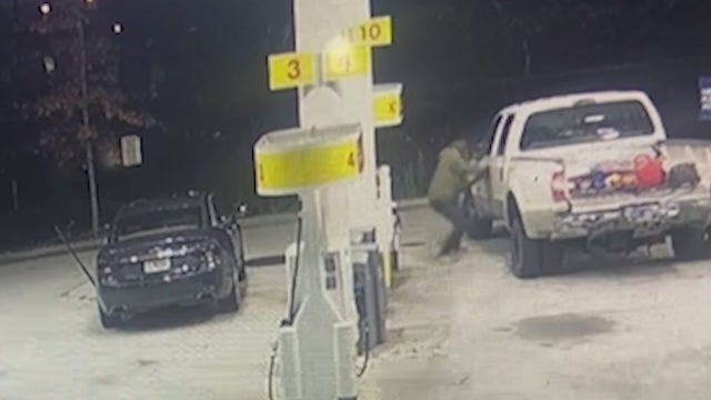 Video shows woman stealing tow truck while driver helps customer in Atlanta