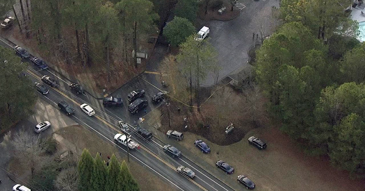 1 injured in shooting at apartment complex off Fairburn Road | FOX 5 ...