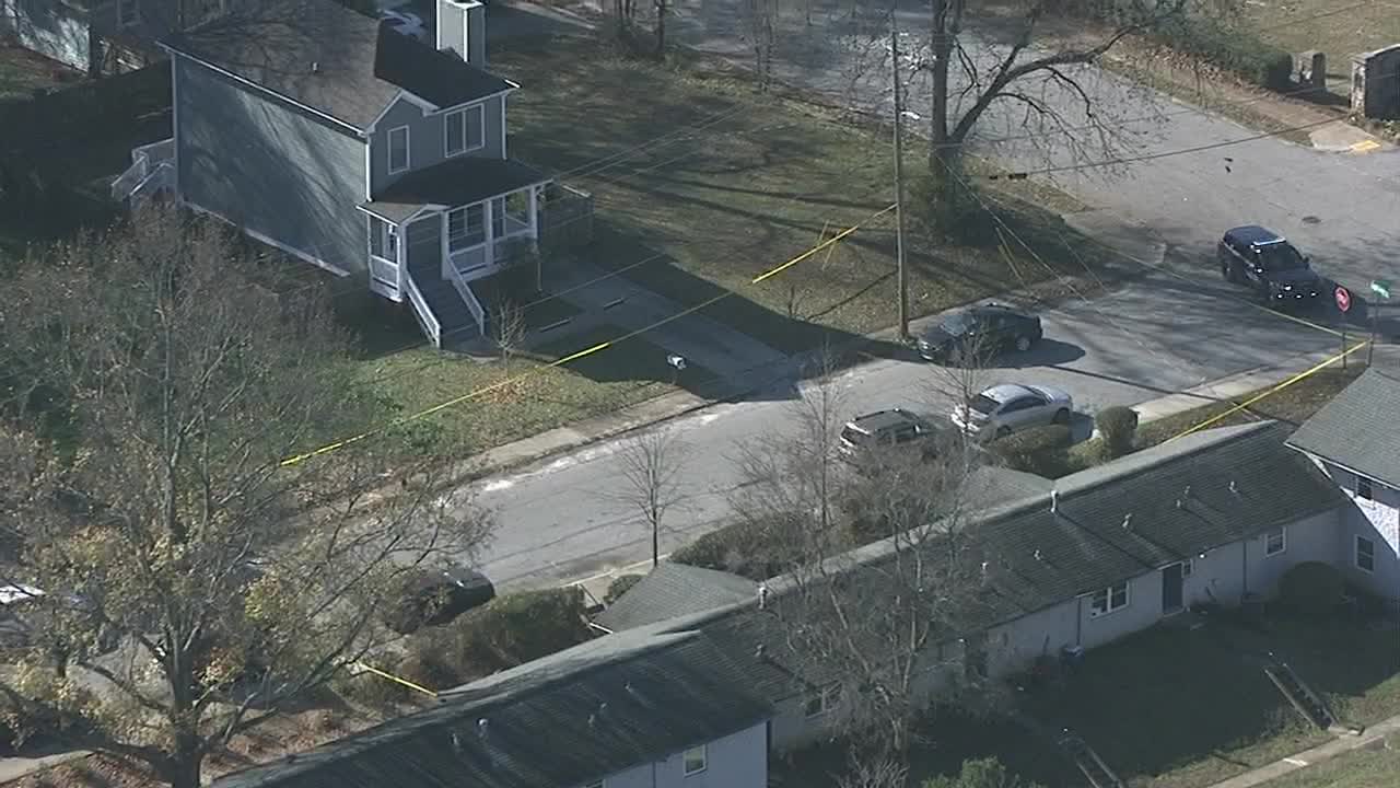 Man Shot Near SW Atlanta Apartment Complex, Police Say | FOX 5 Atlanta