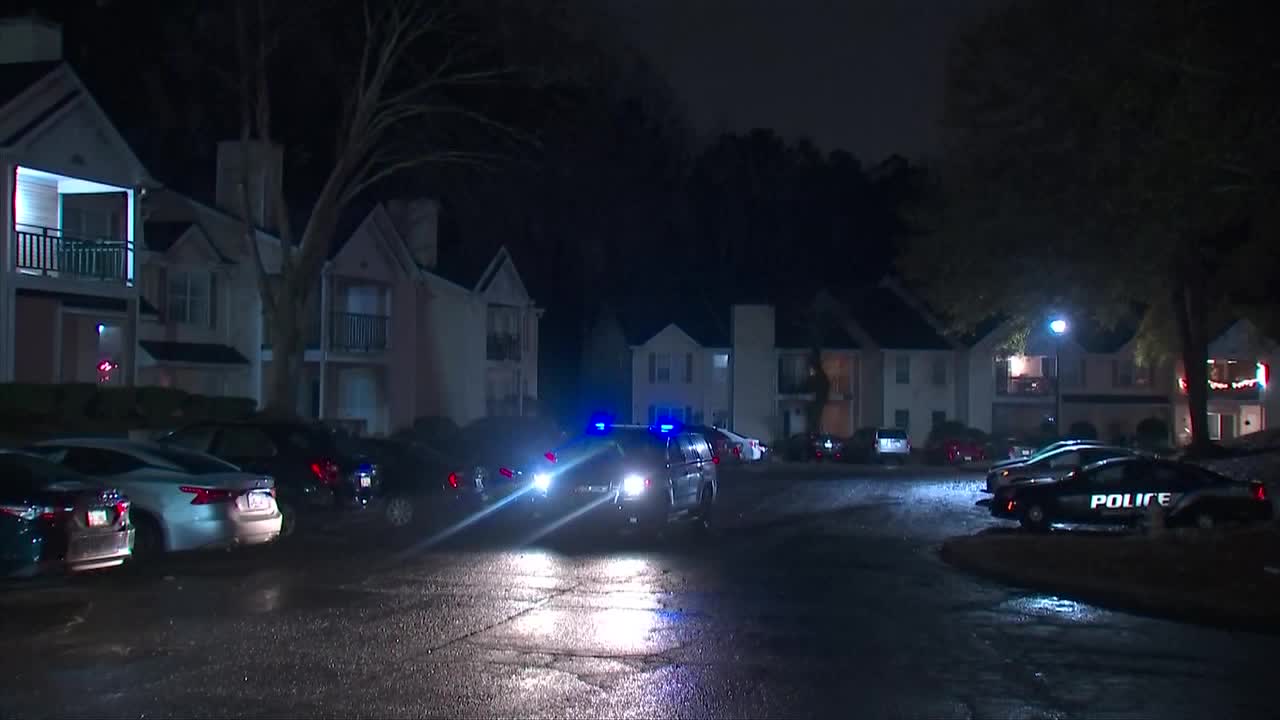 Man Dead After Shooting At Southwest Atlanta Apartments | FOX 5 Atlanta