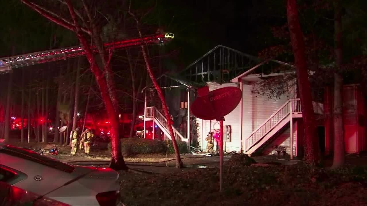Residents jump from 2nd floor to escape DeKalb County apartment fire