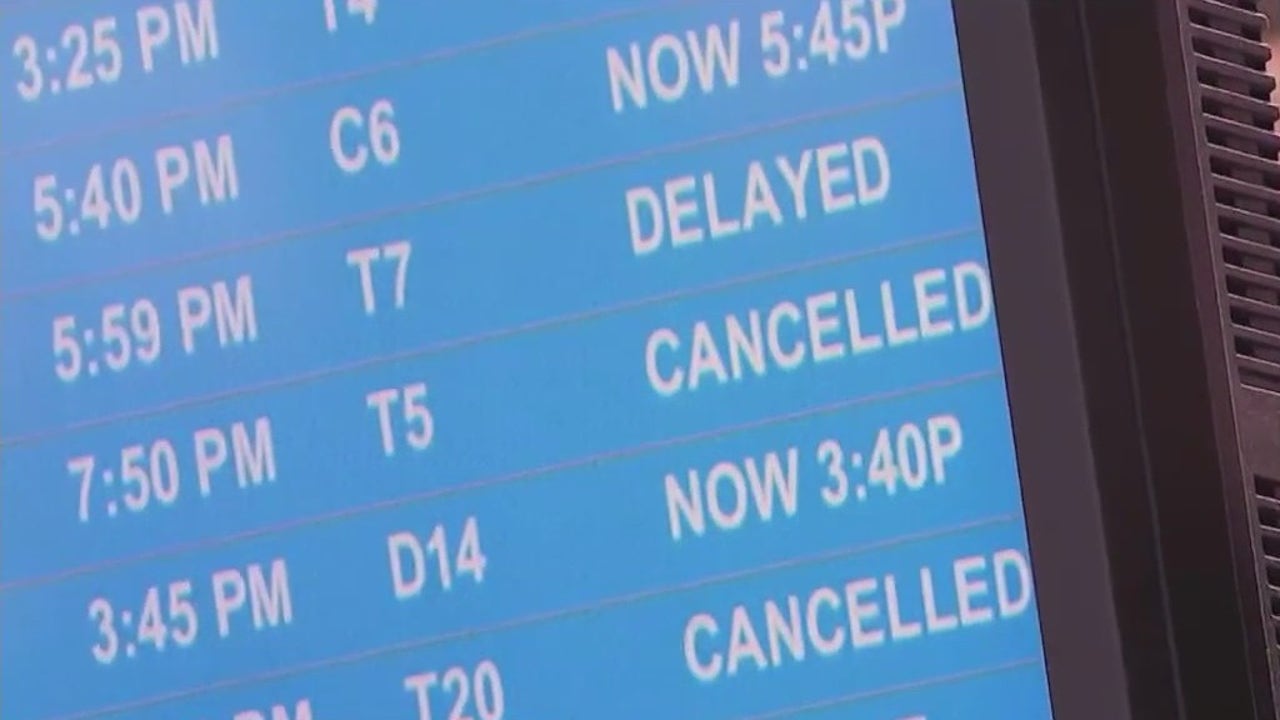 Last-minute travelers fear being stuck on Christmas