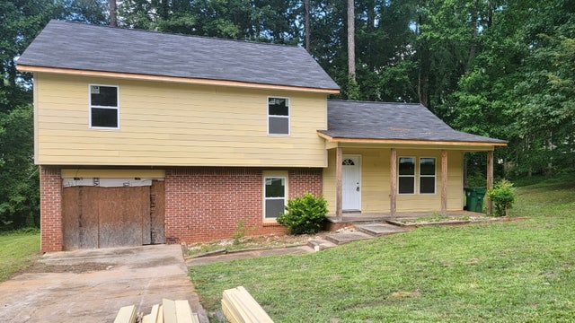 Contractor abandons house rebuild, owner sleeps in car