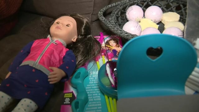 Facebook group 'gifts it forward', helping Atlanta families fill needs for holidays