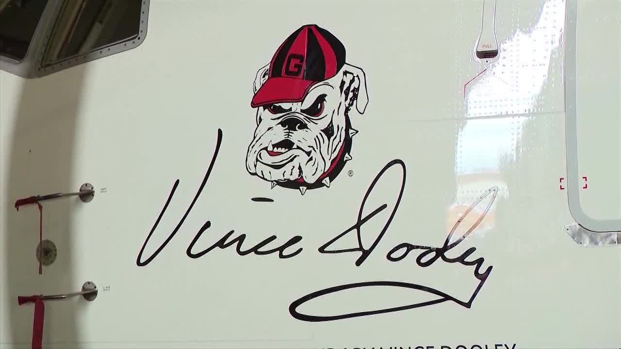 Delta honors late legendary Georgia Football Coach Vince Dooley with plane
