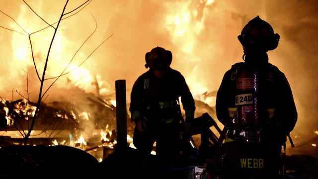 Early morning fire destroys Canton mobile home