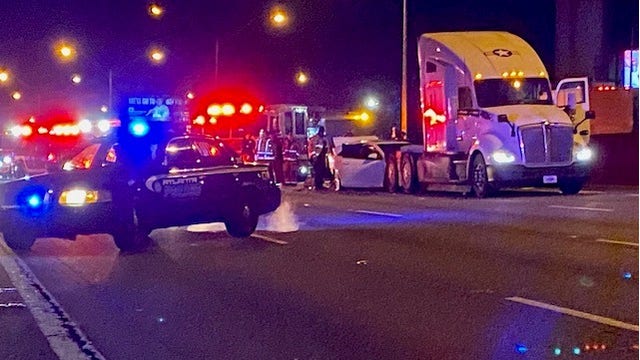 Elderly man killed by hit-and-run driver while walking on I-75, APD says