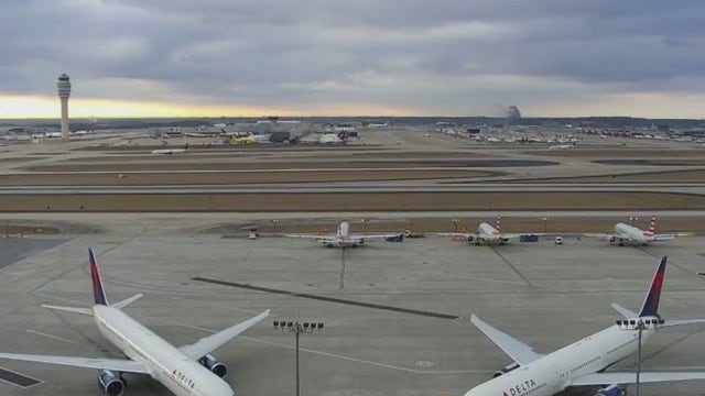 How many Atlanta airport cancellations, delays are there following FAA system outage?