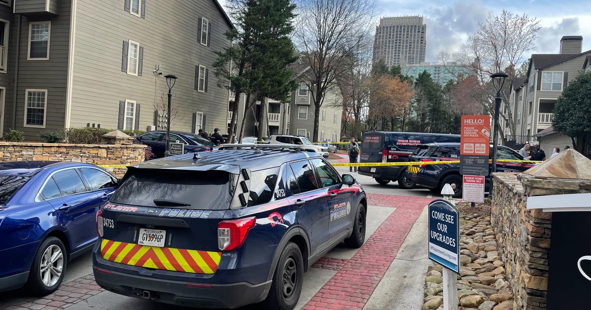 Suspect at-large, man shot dead at northwest Atlanta apartment complex ...