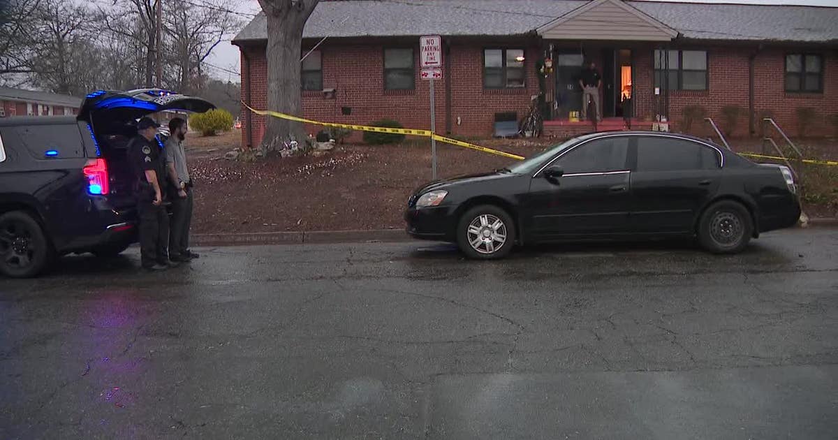 Roswell man accused of shooting his mom’s boyfriend surrenders after ...