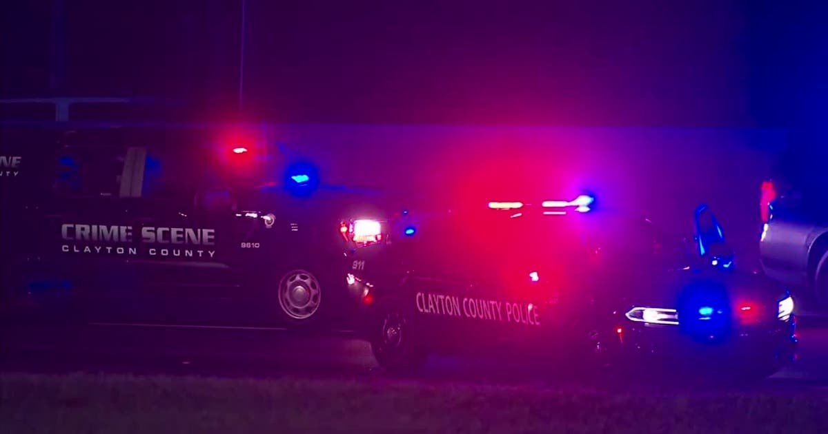 Woman walking on I-75 killed in crash in Clayton County | FOX 5 Atlanta