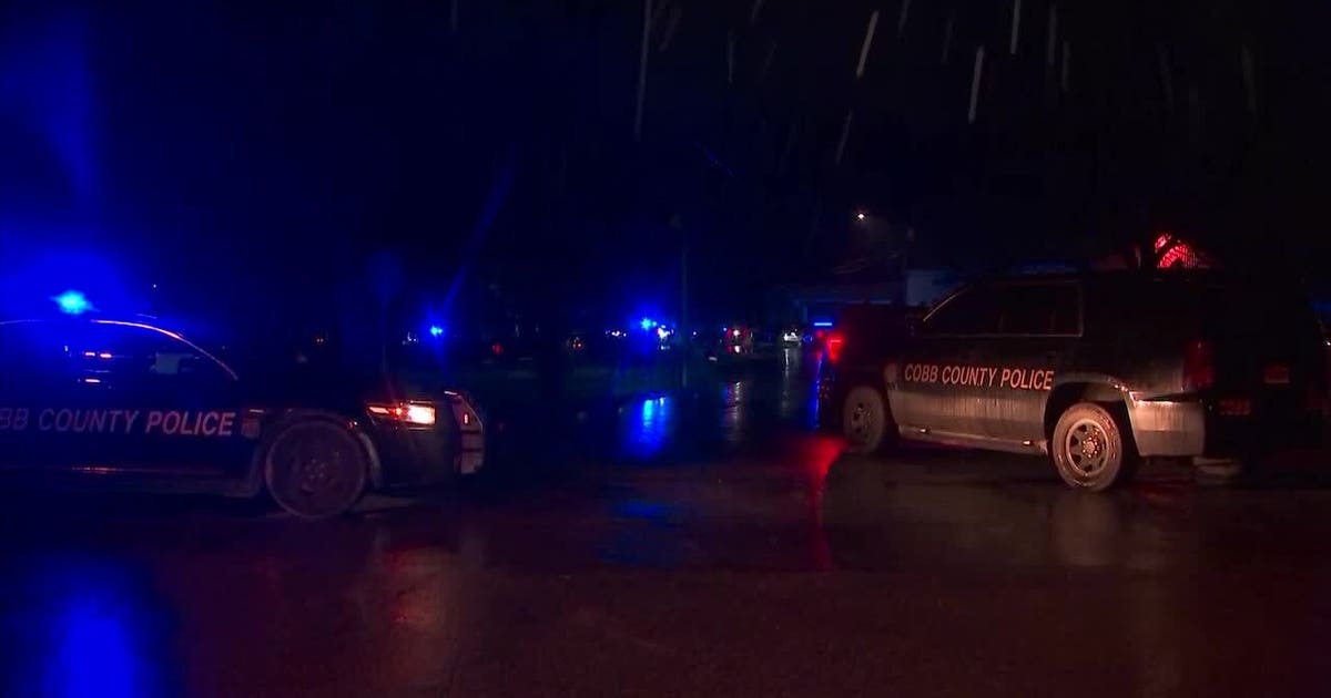Suspect in custody after hours-long SWAT standoff in Cobb County | FOX ...