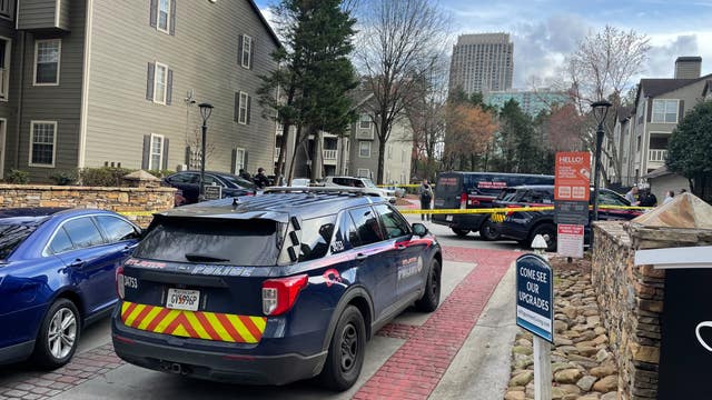 Suspect at-large, man shot dead at northwest Atlanta apartment complex