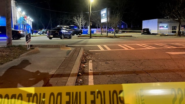Man found shot to death in parking lot of SE Atlanta food mart