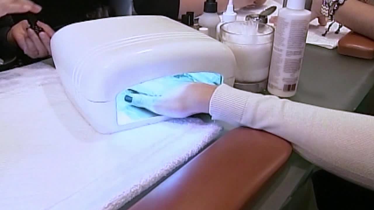 Female hand with manicured fingers dry inside UV light machine in manicure  salon. 26688786 Stock Photo at Vecteezy