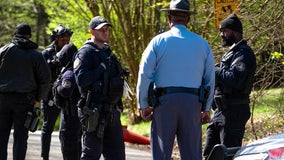 Large police presence seen in southeast Atlanta as officers serve warrant