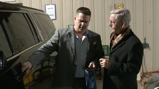 Mayor 'acted like a fool' during drunken episodes while criminal case still unresolved