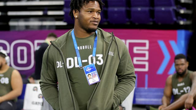 Georgia’s Jalen Carter goes down with apparent cramping at pro day