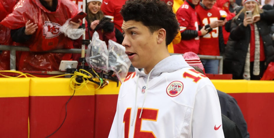 Patrick Mahomes' brother allegedly forcibly kisses bar owner