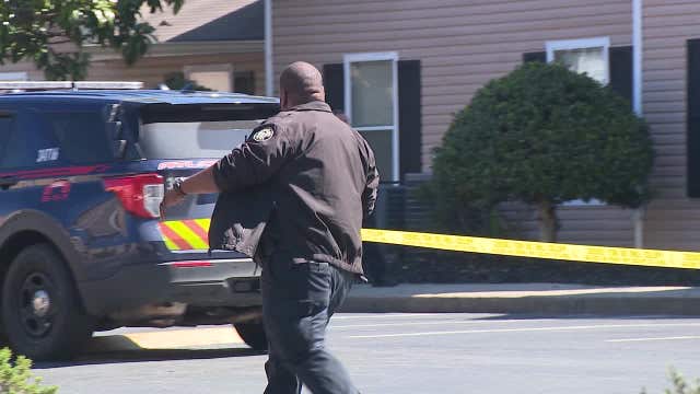 Woman found shot to death at SW Atlanta apartment complex