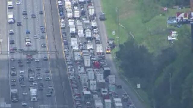 Major crash shuts down four lanes, backs up traffic on I-75
