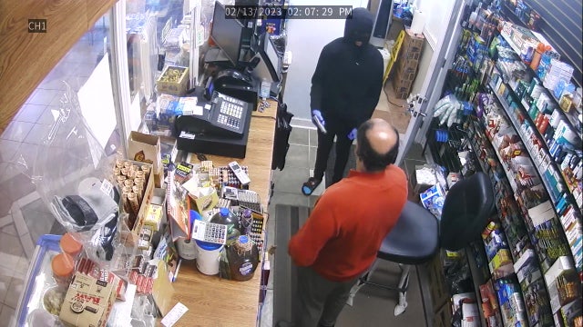 Police searching for suspect in armed robbery at Gwinnett County food mart