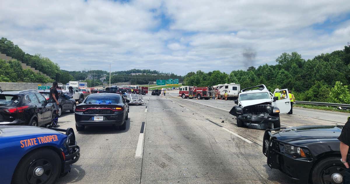 Multi-vehicle crash shuts down I-75 northbound in Cobb County | FOX 5 ...