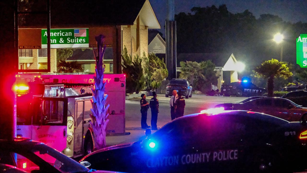 SWAT responding to barricaded gunman in Clayton County - Vimarsana News