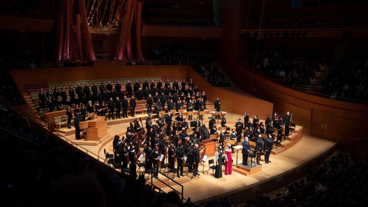 Woman s loud and full body orgasm heard during LA Philharmonic