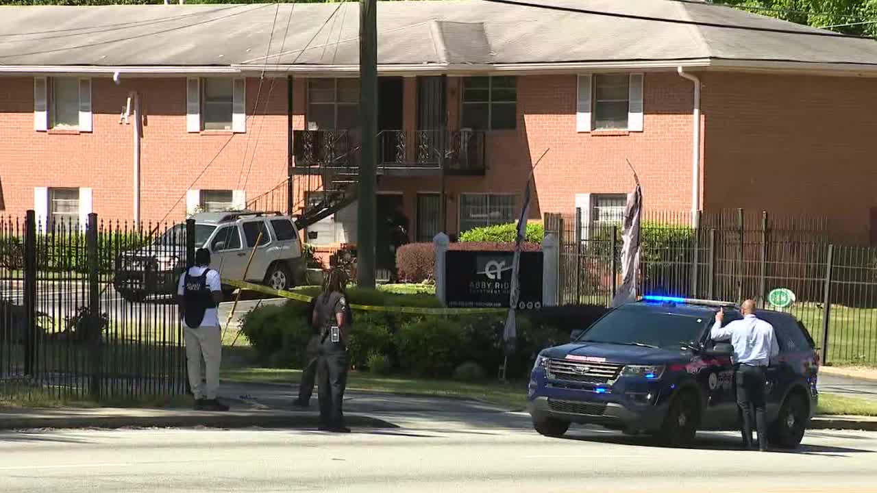 Woman Reportedly Shot By Man At SW Atlanta Apartment Complex