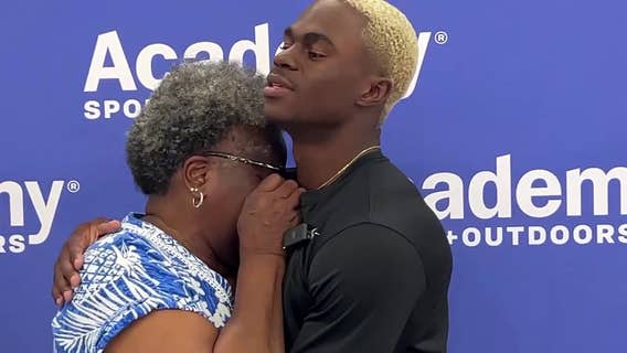High school baseball player surprises mom, grandma with $1K shopping spree