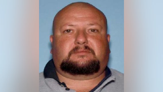 Buford man wanted on insurance fraud, forgery charges