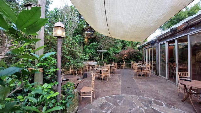 Decatur’s Wahoo! Grill pairs dining with lush garden views