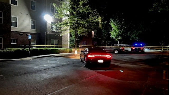 Man shot on apartment porch in SE Atlanta, police say