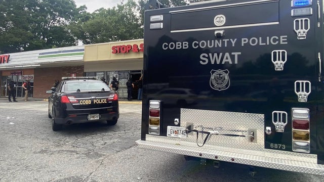 SWAT catches burglar hiding in Cobb County shopping center's ceiling