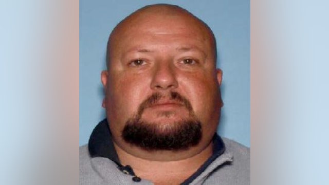 Buford man wanted on insurance fraud, forgery charges