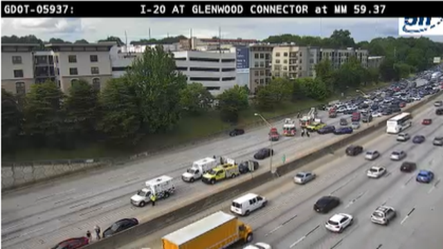 Crash shuts down all I-20 lanes in one direction during rush hour