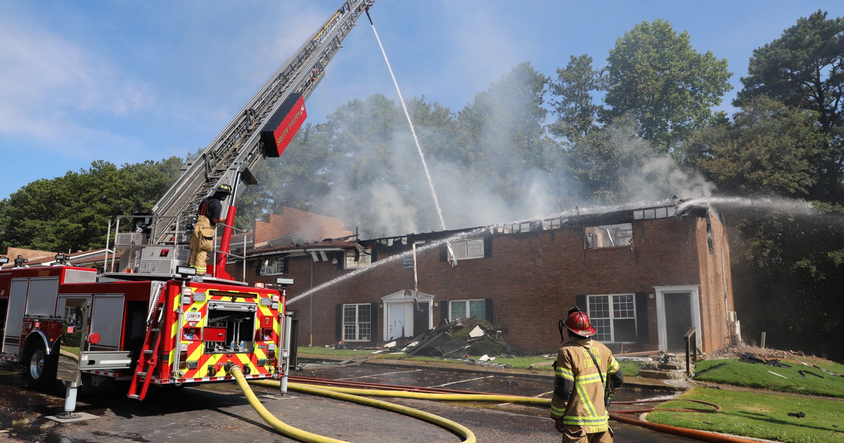 Firefighters respond to fire at apartment complex on Old National ...