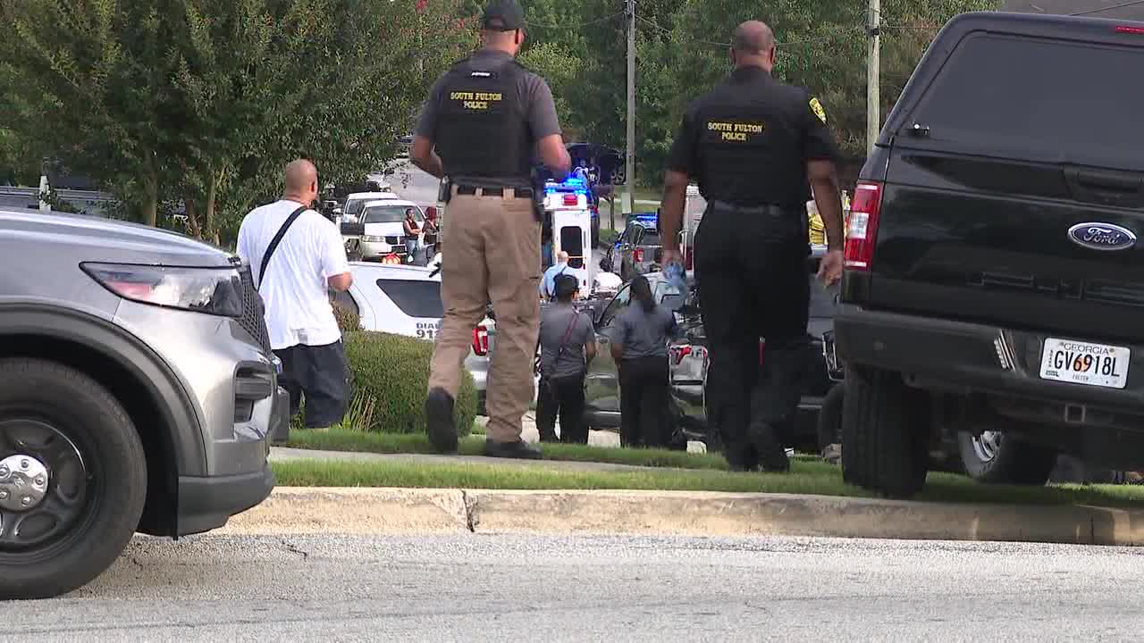 SWAT situation prompted by deadly shooting ends in South Fulton neighborhood - Vimarsana News