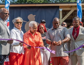 Atlanta Braves celebrate week of Hank Aaron through community-building  initiatives