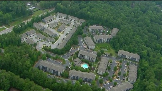 Possible attempted murder-suicide at southwest Atlanta apartment