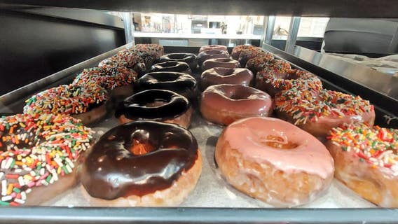 Heirloom Donuts recovers from fire with new Peachtree City shop