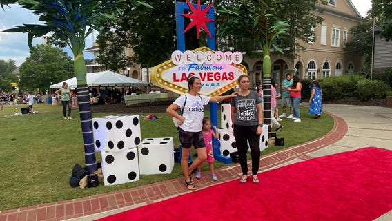 Rain doesn't stop the excitement on Saturday night at Viva Las Duluth