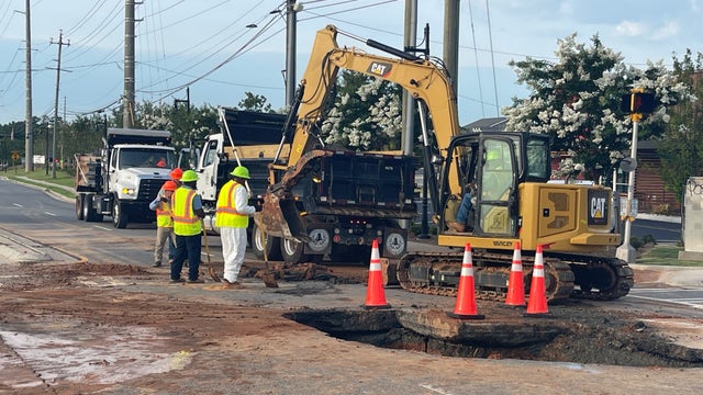 Water main break shuts down Powers Ferry Road in Cobb County