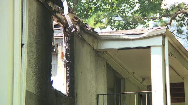 Fugitive wanted by ICE sets apartment on fire, stabs himself during raid: Feds