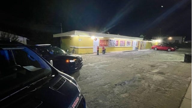 Man shot leaving convenience store on University Avenue SW